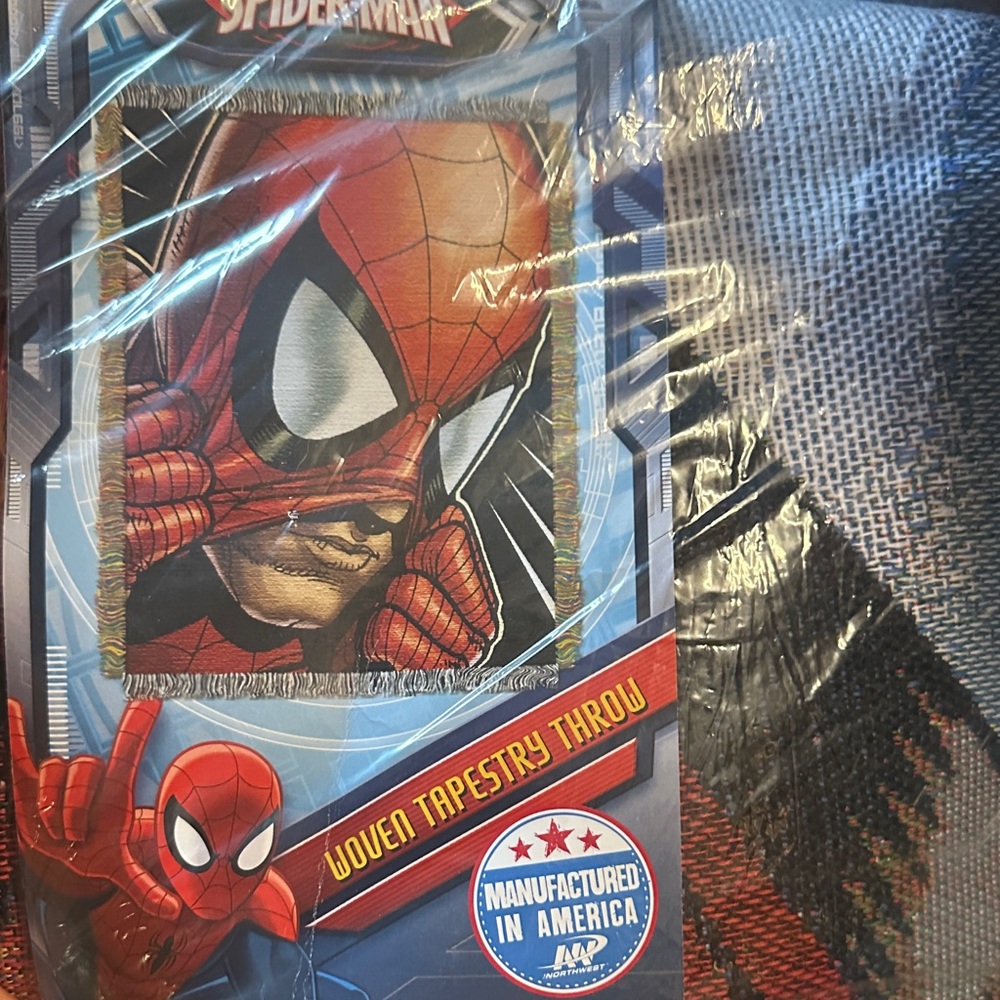 Spider-Man Graphic Throw Blanket - Red, Black, White 48x60” NEW in Package - Picture 2 of 3